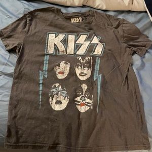 Kiss tee